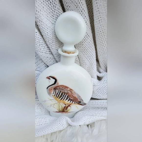 Vintage Arthur Singer Milk Glass Bird Decanters - Picture 4 of 10